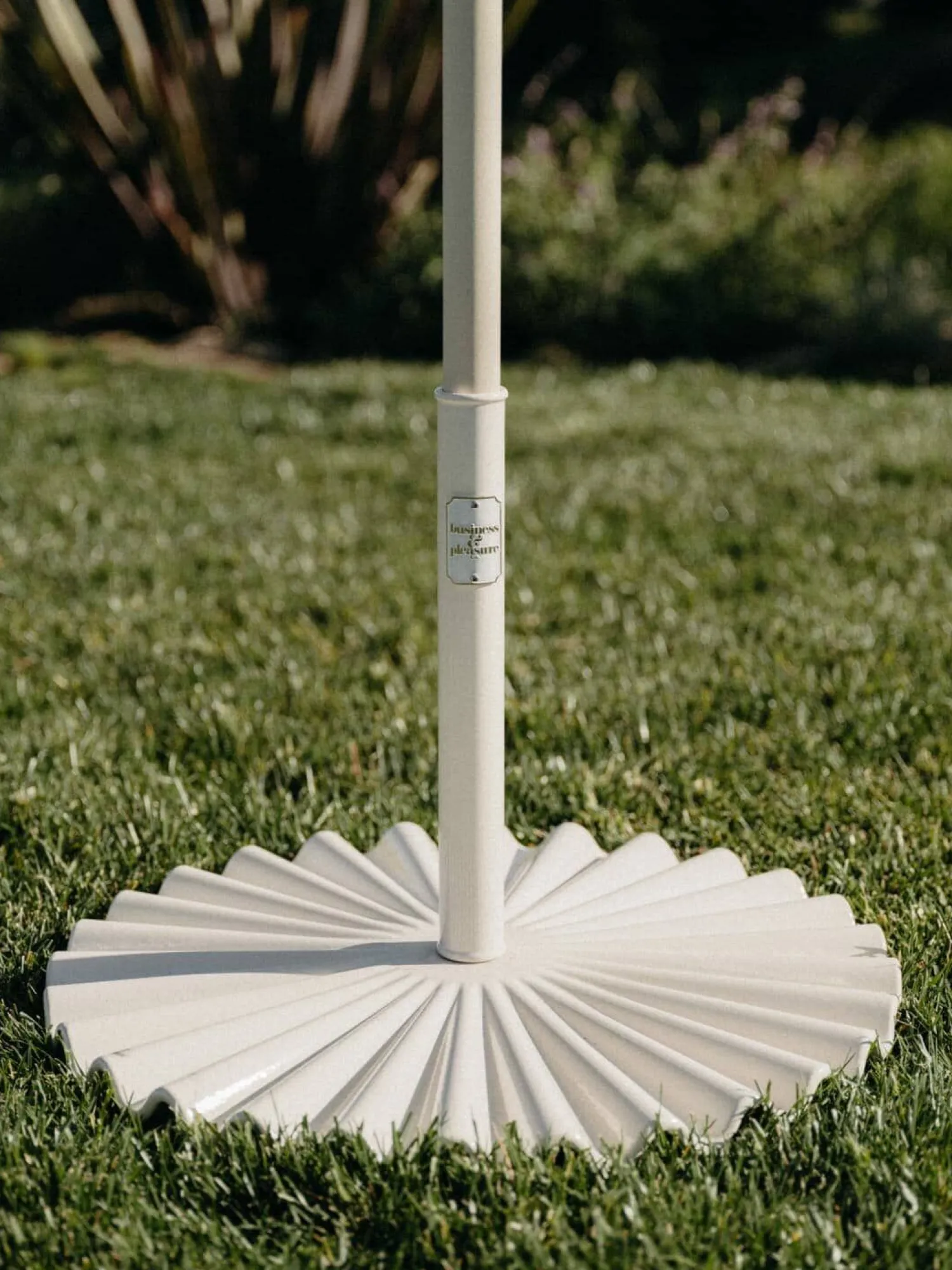 The Clamshell Base - Antique White^Business & Pleasure Co. Hot