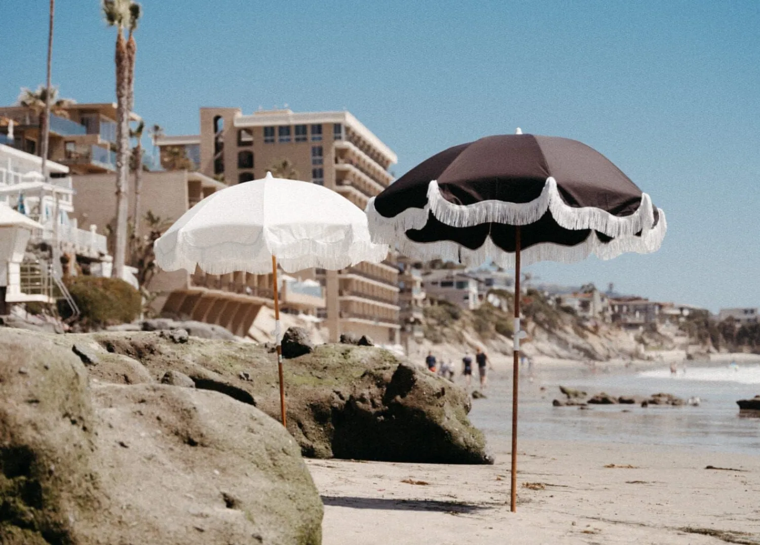 The Holiday Beach Umbrella - Vintage Black^Business & Pleasure Co. Sale