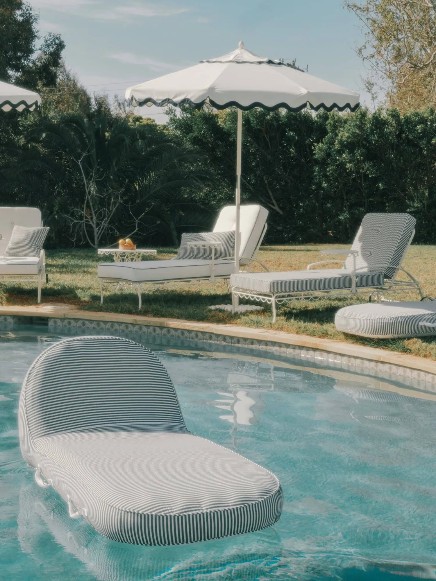 The Pool Lounger - Lauren'S Navy Stripe^Business & Pleasure Co. Outlet