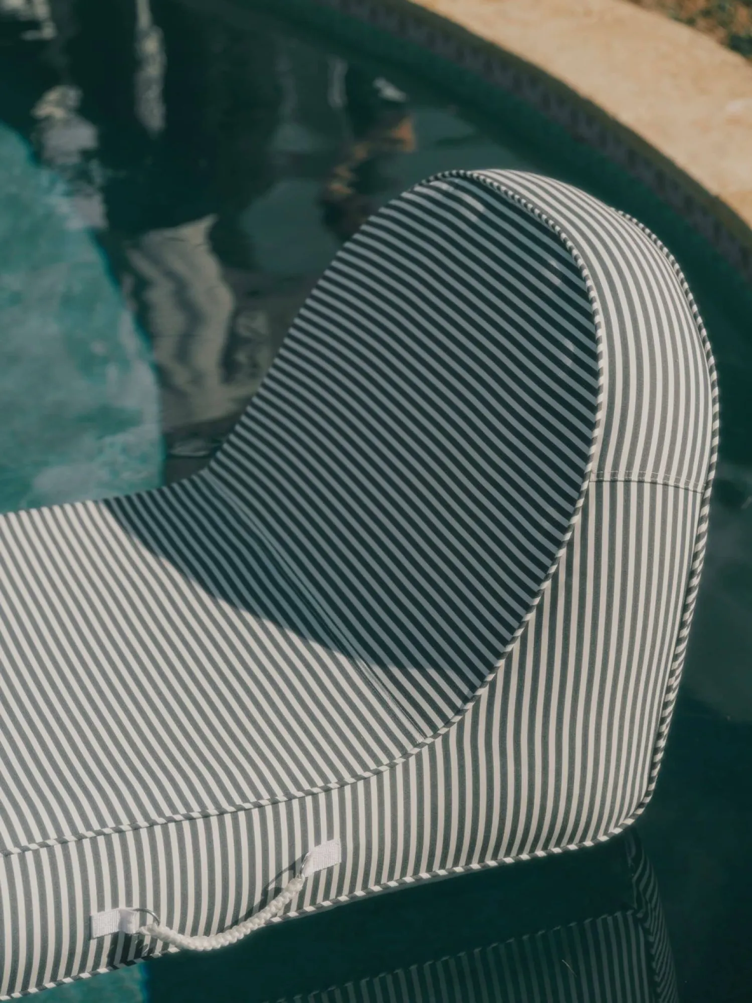 The Pool Lounger - Lauren'S Navy Stripe^Business & Pleasure Co. Outlet
